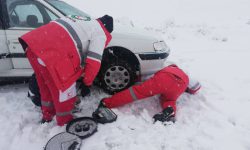 امداد رسانی هلال‌احمر  آذربایجان‌غربی به ۹۳ خودروی گرفتار در برف و کولاک