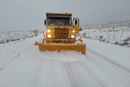 محور خوی به چالدران مسدود شده و برف راه ۵۰ روستا را بسته است