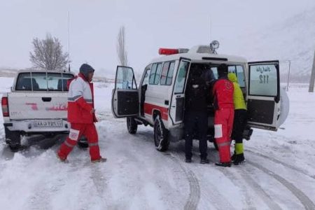 در پی بارش برف مسیر ارتباطی ۱۲۲ روستای آذربایجان غربی مسدود شد