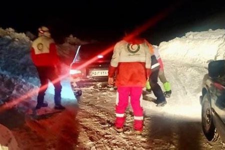 امداد رسانی و رهاسازی ۴۶دستگاه خودرو گرفتار شده در برف و کولاک در روستاهای شهرستان باروق