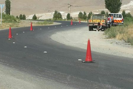 تلاش شبانه روزی راهداران جهت فراهم نمودن جاده های امن در شهرستان چایپاره