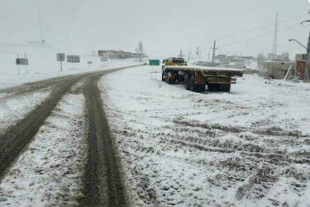 رهاسازی و نجات ۴۰ دستگاه خودرو از یخبندان