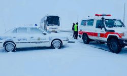 برف و کولاک يك روز مانده به بهار در محورهاي مواصلاتي آذربايجان غربي