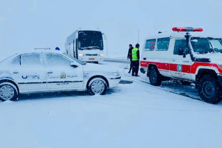 برف و کولاک يك روز مانده به بهار در محورهاي مواصلاتي آذربايجان غربي