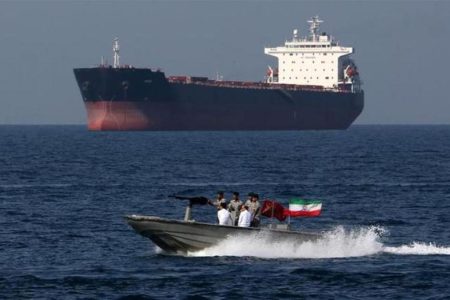 توقیف کشتی خارجی حامل سوخت قاچاق در خلیج فارس
