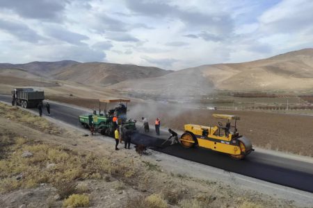 ساخت و آسفالت بالغ بر ۱۳۱ کیلومتر راه روستایی در روستاهای بالای ۲۰ خانوار آذربایجان غربی