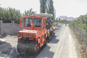 آغاز عملیات اجرایی آسفالت راه روستایی گرگول به طول ۳.۵ کیلومتر