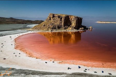 گره کور احیای دومین دریاچه شور جهان/یک مسئول؛تابستان امسال بخش جنوبی دریاچه ارومیه به طور کامل خشک می شود