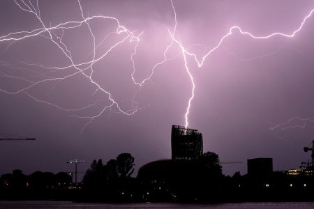 رعد و برق جان جوان بوکانی را گرفت