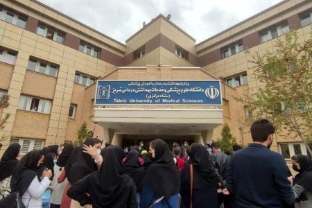 وزارت بهداشت ۸ دانشجوی علوم پزشکی تبریز را تعلیق از تحصیل و تبعید کرد