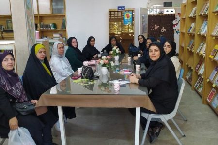 کارگاه آموزشی «آشنایی با مهارت های زندگی  برای مادران» و «کارگاه نقاشی» برای کودکان عضو کتابخانه برگزار شد