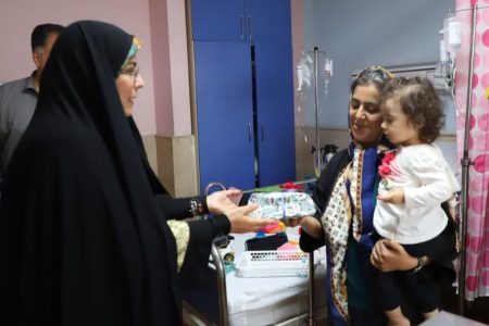 عیادت از کودکان بیمار در بیمارستان شهید مطهری ارومیه