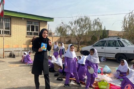 کاروان کتابخوانی در مدارس روستایی شهرستان میاندوآب