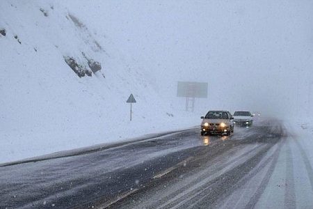 چهار  محور در آذربایجان غربی درگیر بارش برف است