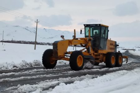 برف روبی ۱۶۰ کیلومتر از محور های مواصلاتی آذربایجان غربی در ۲۴ ساعت گذشته