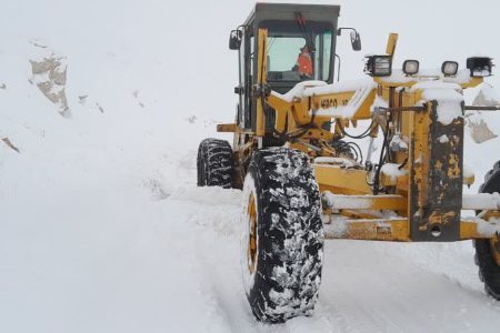 برف روبی بیش از ۷۰۰ کیلومتر از محور های مواصلاتی آذربایجان غربی