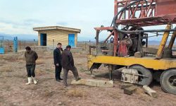 آغاز حفر یک حلقه چاه آب شرب در روستای خاکمردان شهرستان خوی