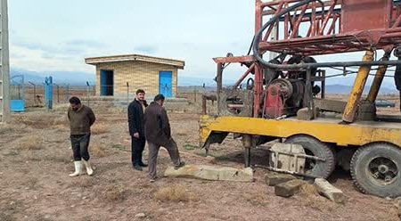 آغاز حفر یک حلقه چاه آب شرب در روستای خاکمردان شهرستان خوی