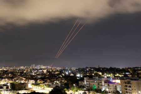 ایران بیش از ۳۳۰ موشک و پهپاد به اسرائیل شلیک کرد