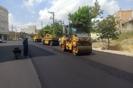 آسفالت ۹۰۰۰ مترمربع از خیابان ۱۲ بهمن ارومیه/ گزارش تصویری