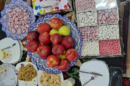 اشتیاق بالای بازدیدکنندگان نمایشگاه ملی صنایع‌دستی به خرید سوغات آذربایجان غربی