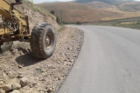 تسطیح،رگلاژ  و شانه سازی ۳۰۰ کیلومتر از محورهای مواصلاتی شهرستان سلماس