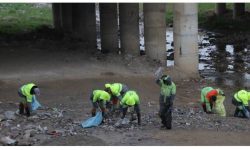 جمع‌آوری زباله‌های رودخانه شهرچایی در ارومیه