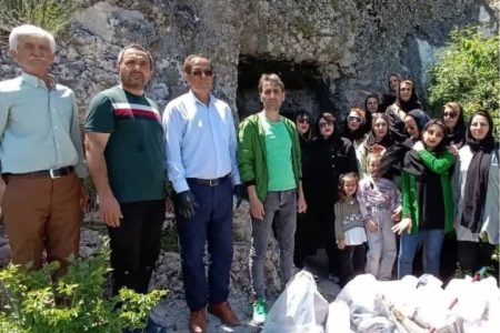 پاک‌سازی گوردخمه تاریخی بام فرهاد ماکو