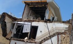 ریزش ساختمان در بلوار شهید نسرین پور تکاب ۲ مصدوم بر جای گذاشت