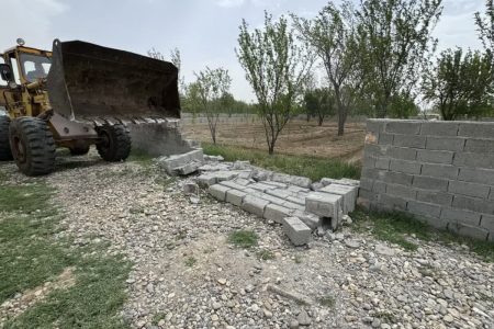 قلع و قمع ۱۶ مورد ساخت‌وساز غیرمجاز در اراضی کشاورزی میاندوآب