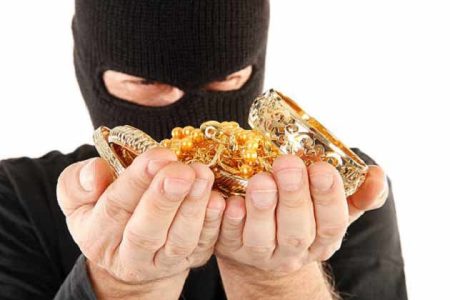 پایان سرقت‌های میلیاردی در خوی / دستگیری سارق طلا با ۱۴ فقره سرقت