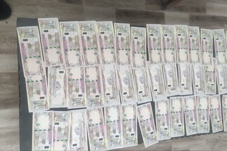 دستگیری فروشنده دینار تقلبی در باروق