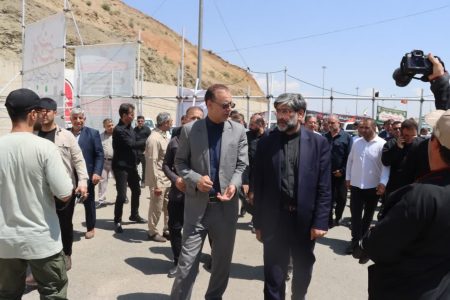 خدمت‌رسانی به زائران اربعین در مرز تمرچین با انسجام بی‌نظیر در حال انجام است