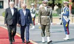 پزشکیان بی‌محسن! بالاخره رئیس‌جمهور تنها دیده شد