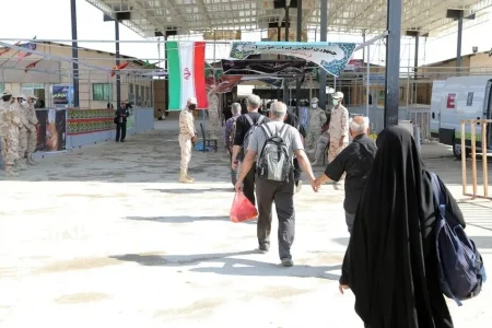 بازگشت بدون وقفه بیش از ۲ هزار زائر اربعین از پایانه مهران
