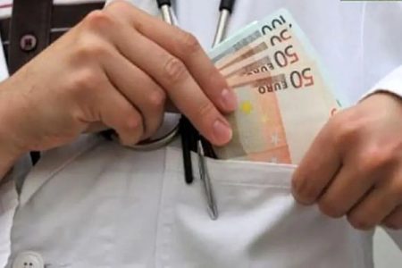 محکومیت ۲ میلیارد ریالی پزشک متخلف در ارومیه