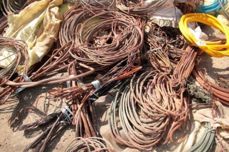 سارقان سیم و کابل در پلدشت به دام پلیس افتادند