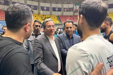بازدید استاندار آذربایجان‌غربی از تمرین تیم والیبال شهرداری ارومیه
