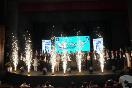 تجلیل از صنعت‌گران و معدن‌کاران برتر آذربایجان‌غربی در آیین گرامیداشت روز صنعت و معدن