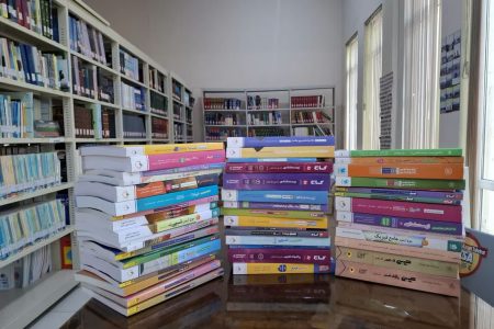 اهدای ۴۵ جلد کتاب کمک‌درسی به ارزش ۳۰۰ میلیون ریال به کتابخانه ملت تکاب