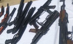 کشف ۱۰۰ قبضه سلاح نیمه‌اتوماتیک در گمرک بازرگان