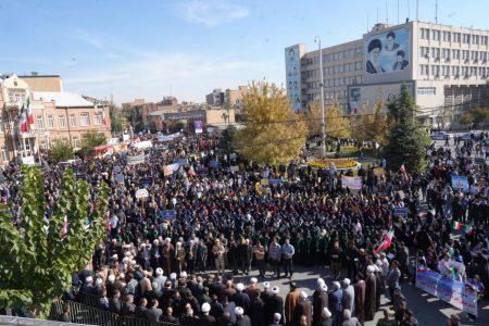 راهپیمایی پرشور ۱۳ آبان در آذربایجان‌غربی / نسل مدرسه‌ای‌ها پای آرمان انقلاب ایستادند