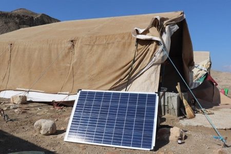 تأمین روشنایی مسیر کوچ؛ ۹۲۶ پنل خورشیدی به خانوارهای عشایری آذربایجان‌غربی تحویل شد