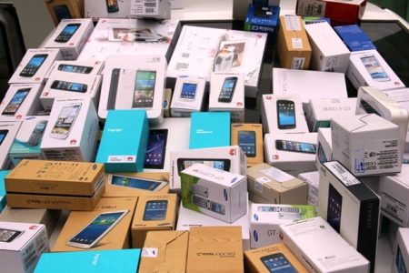 ضبط ۵۲ دستگاه گوشی تلفن همراه قاچاق در ارومیه