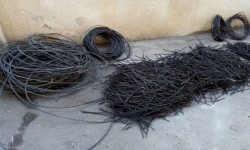 سارقان سیم و کابل برق در نقده به دام پلیس افتادند