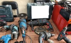 دستگیری سارق محتویات خودرو در نقده با اعتراف به ۱۱ فقره سرقت