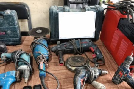 دستگیری سارق محتویات خودرو در نقده با اعتراف به ۱۱ فقره سرقت