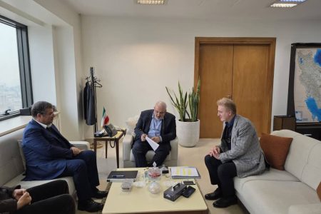 تأکید استاندار و وزیر نیرو بر شتاب‌بخشی به برنامه‌های احیای دریاچه ارومیه