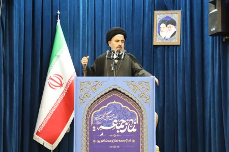 امام جمعه ارومیه: «زن، زندگی، آزادی» بهانه است؛ هدف دشمن تغییر اعتقادات جوانان