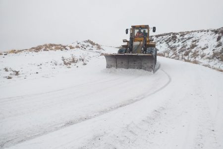 بارش پراکنده برف و مه‌گرفتگی در برخی محورهای مواصلاتی آذربایجان‌غربی
